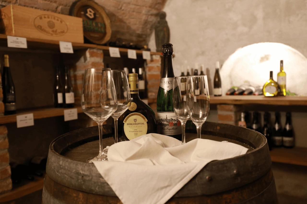 ホテル Weinstube Sinas Brettl ネルトリンゲン エクステリア 写真